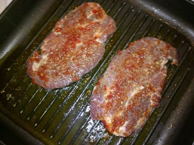 Fleisch: Sambal Oelek-Steaks mit Wildsauce und Steinpilznudeln - Rezept - Bild Nr. 6