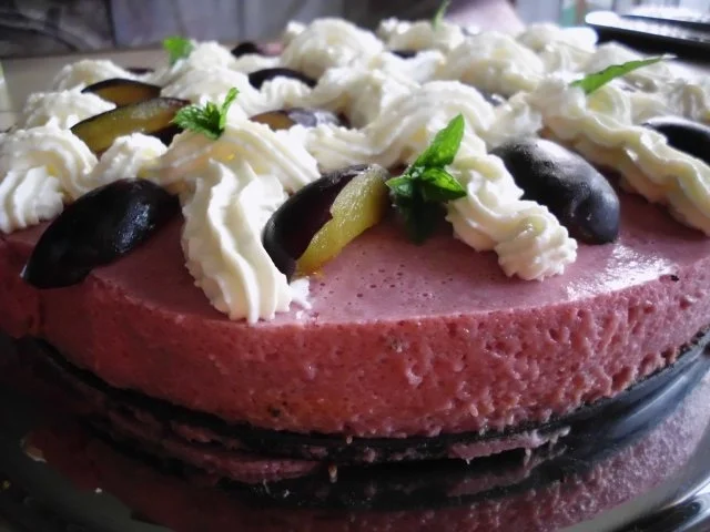 Pflaumensahnetorte mit Rotwein - Rezept