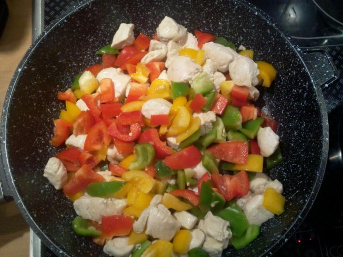 Paprika – Hähnchen – Rahmsoße mit Reis - Rezept - kochbar.de