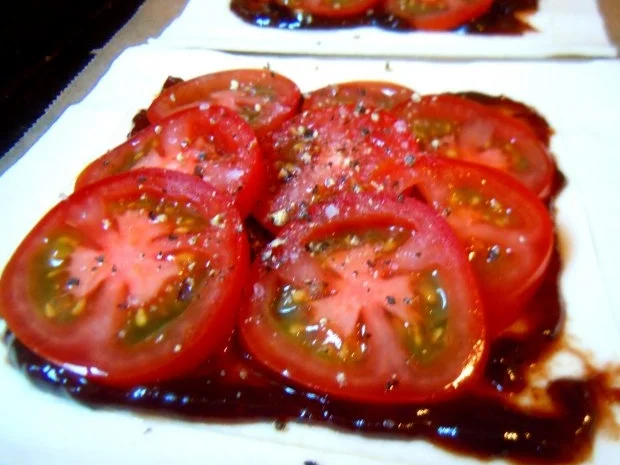 Rezept: Blätterteig-Tarte mit Tomaten und Ziegenkäse Bild Nr. 4 Blätterteig-Tarte mit Tomaten und Ziegenkäse - Rezept - Bild Nr. 4