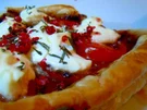 Blätterteig-Tarte mit Tomaten und Ziegenkäse - Rezept