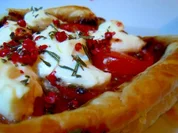 Blätterteig-Tarte mit Tomaten und Ziegenkäse - Rezept