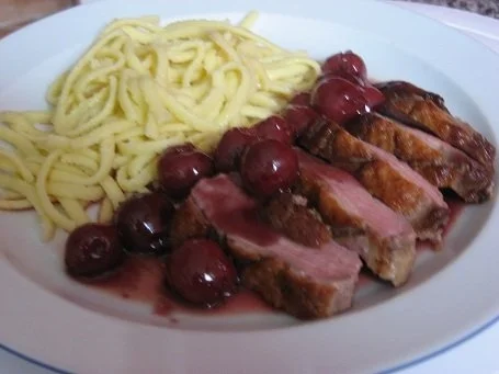 Rezept: Entenbrust mit Kirschen Entenbrust mit Kirschen - Rezept