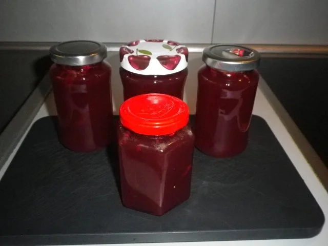 Dornfelder - Trauben - Gelee mit Rosenblättern - Rezept - Bild Nr. 4