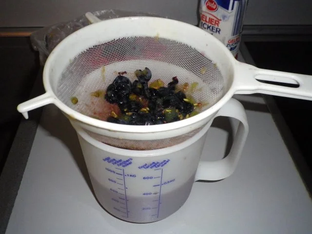 Dornfelder - Trauben - Gelee mit Rosenblättern - Rezept - Bild Nr. 3