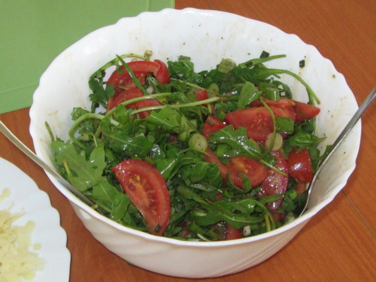 Specknudeln an Tomaten-Rauke-Salat - Rezept - Bild Nr. 5