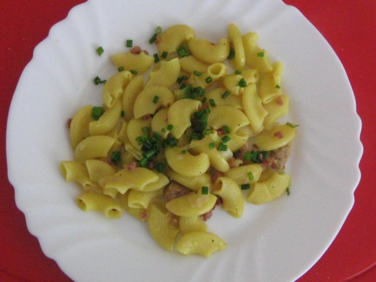 Specknudeln an Tomaten-Rauke-Salat - Rezept