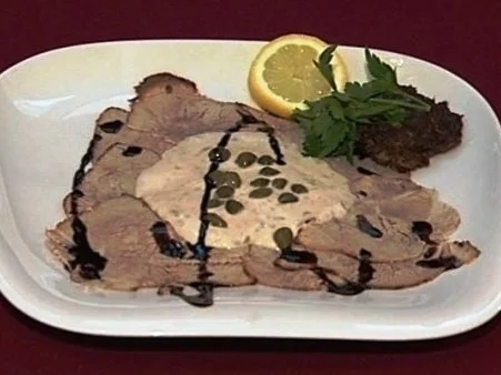 Rezept: Vitello Tonnato - Kalbsbraten mit Thunfischsoße (Sila Sahin) Vitello Tonnato - Kalbsbraten mit Thunfischsoße (Sila Sahin) - Rezept