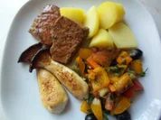 Kalbssteaks mit mediterranem Gemüse - Rezept