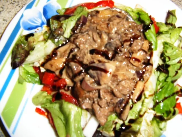 Sommersalat mit Geflügelleber - Rezept