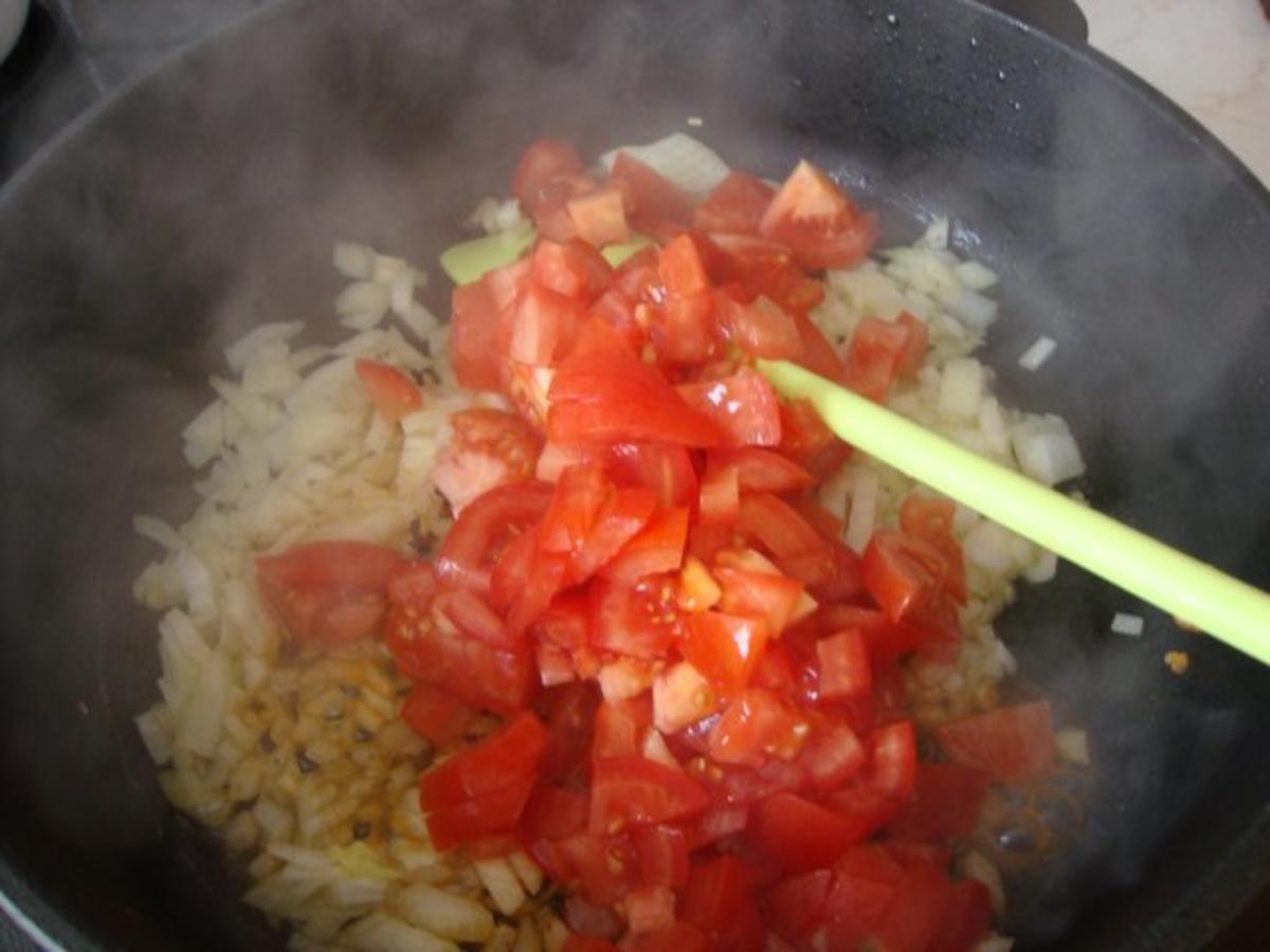 Gefüllte Zucchini mit Tomatensauce - Rezept - Bild Nr. 3