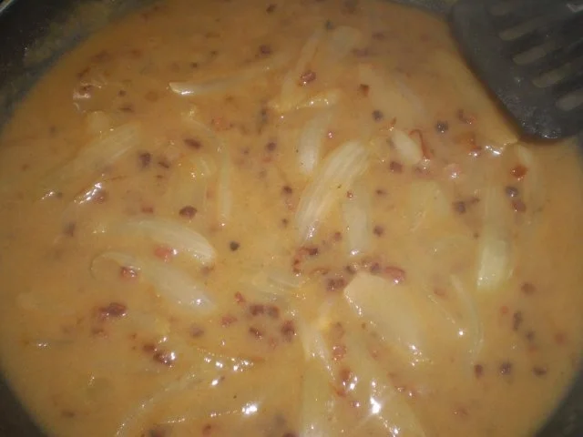 Rezept: Deftige Zwiebel Soße mit Bratwurst Bild Nr. 5 Deftige Zwiebel Soße mit Bratwurst - Rezept - Bild Nr. 5