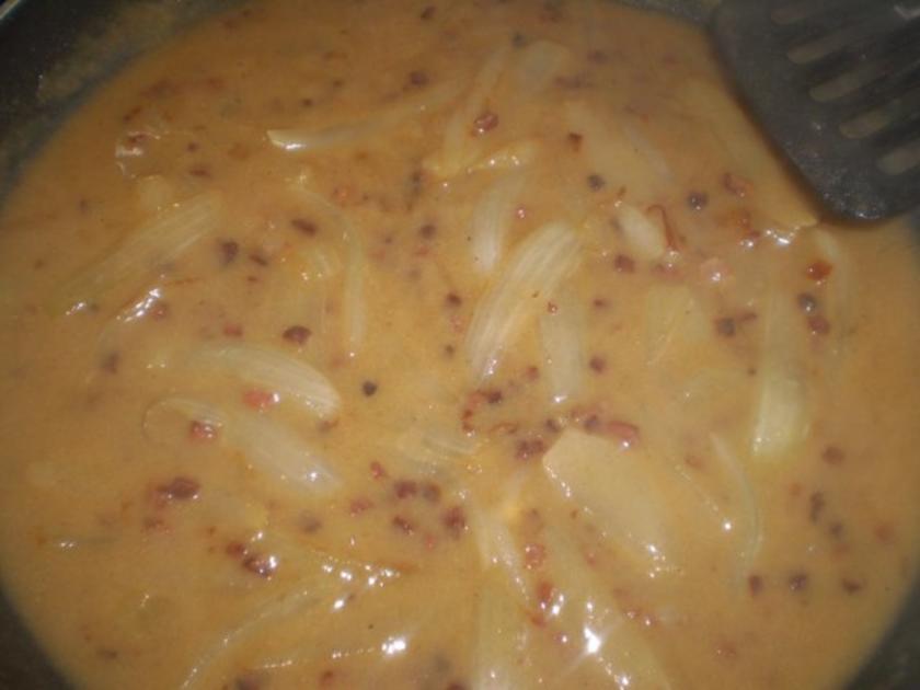 Deftige Zwiebel Soße mit Bratwurst - einfach - 8 kcal/100g