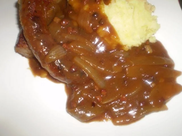 Rezept: Deftige Zwiebel Soße mit Bratwurst Bild Nr. 2 Deftige Zwiebel Soße mit Bratwurst - Rezept - Bild Nr. 2