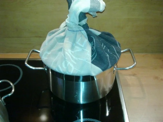 Reste-Ragout in Rotweinsauce auf Persischem Knusperreis - Rezept - Bild Nr. 6