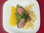 Kalbsfilet mit Zucchini-Spinatpüree und selbst gemachter Mango-Pasta - Rezept