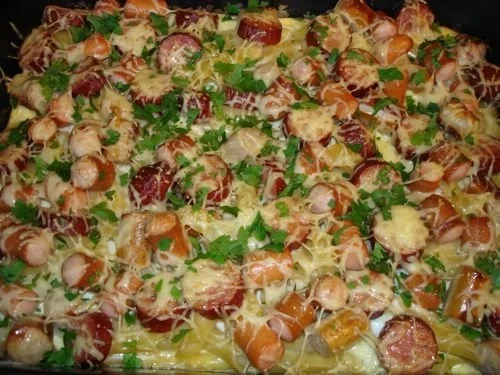 Nudelauflauf mit dreierlei Würstchen - Rezept