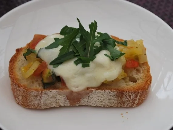 Rezept: Bruschetta "Caprese" mit Rucola Bruschetta "Caprese" mit Rucola - Rezept