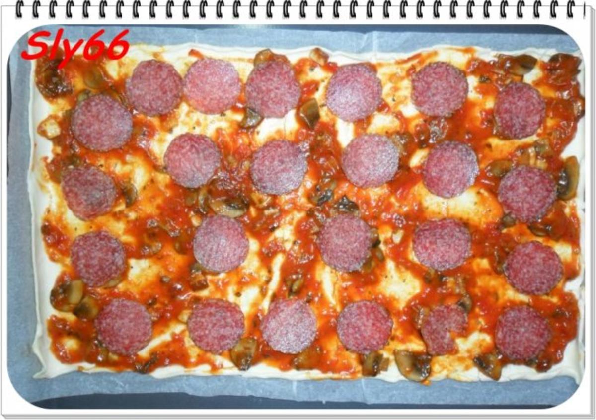 Pizza:Blätterteig-Pizza mit Tomaten-Speck-Champignonsoße - Rezept - Bild Nr. 4