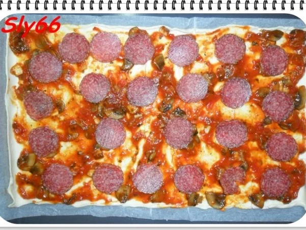 Pizza:Blätterteig-Pizza mit Tomaten-Speck-Champignonsoße - Rezept - Bild Nr. 4