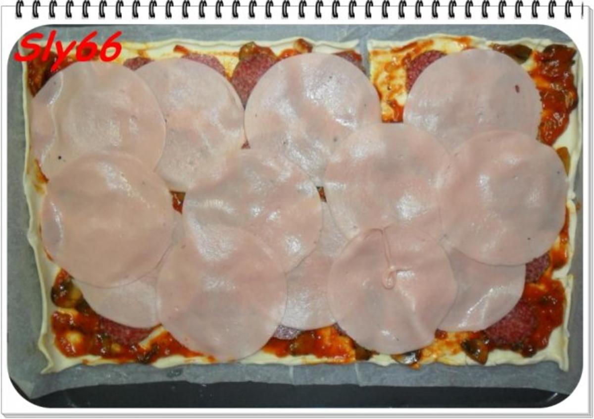 Pizza:Blätterteig-Pizza mit Tomaten-Speck-Champignonsoße - Rezept - Bild Nr. 5