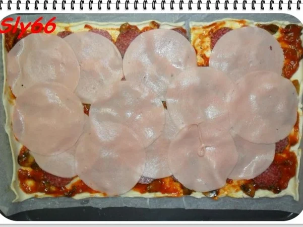 Pizza:Blätterteig-Pizza mit Tomaten-Speck-Champignonsoße - Rezept - Bild Nr. 5