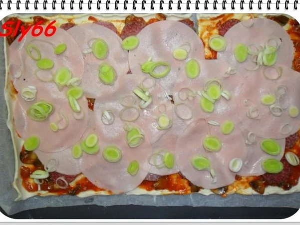 Pizza:Blätterteig-Pizza mit Tomaten-Speck-Champignonsoße - Rezept - Bild Nr. 6