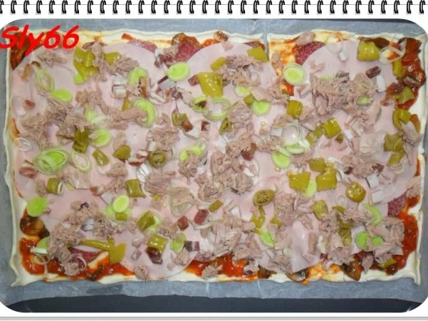 Pizza:Blätterteig-Pizza mit Tomaten-Speck-Champignonsoße - Rezept - Bild Nr. 7