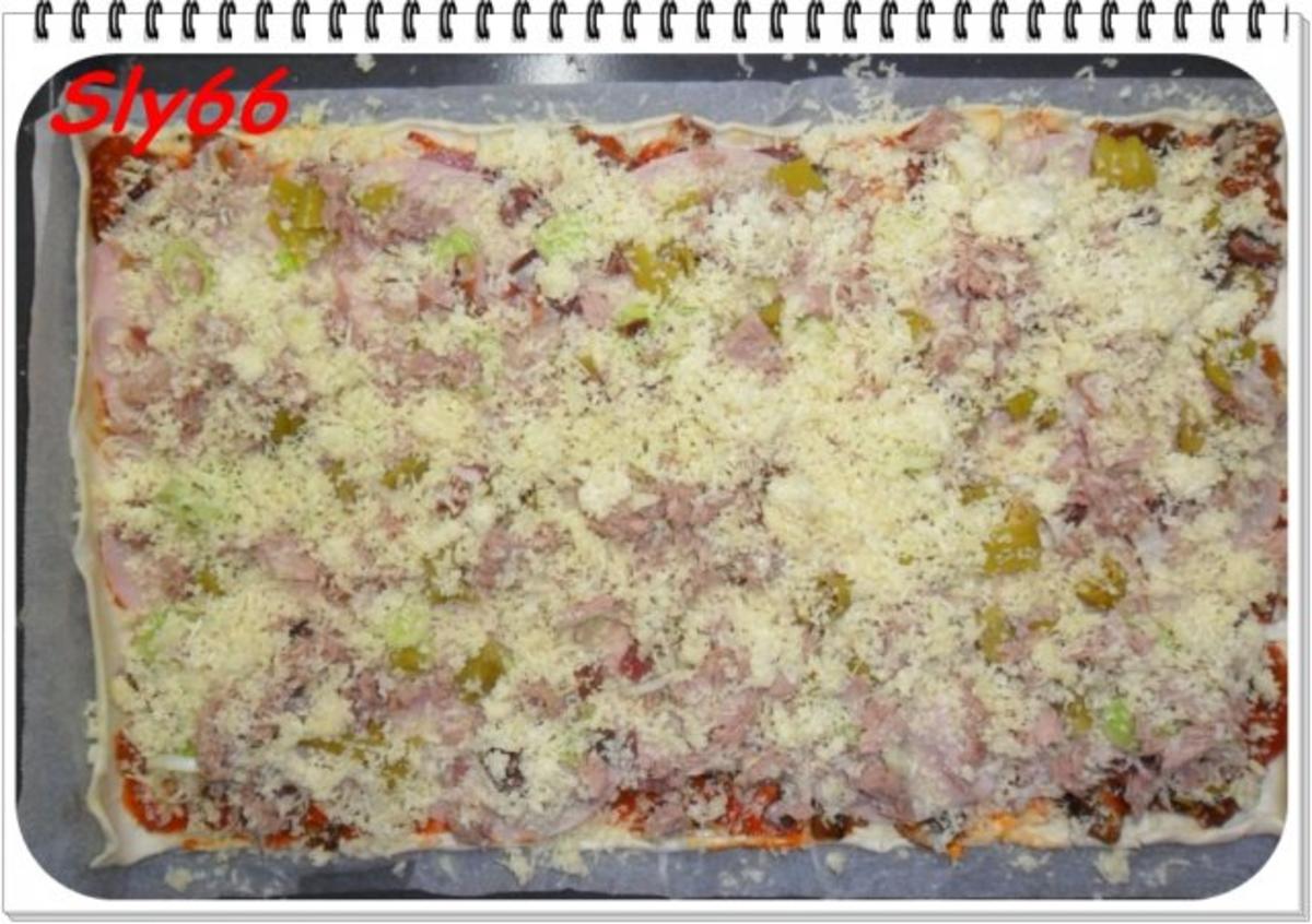 Pizza:Blätterteig-Pizza mit Tomaten-Speck-Champignonsoße - Rezept - Bild Nr. 8