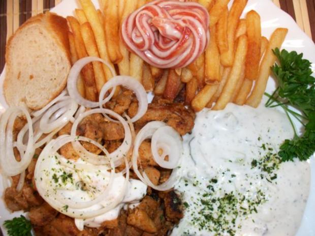 Geschnetzeltes nach Gyros Art.. mit Bratpommes und Zaziki - Rezept ...