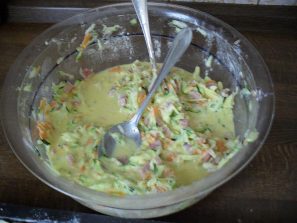 Zucchini-Kartoffelkuchen mit Schinken etc. - Resteverwertung - Rezept - Bild Nr. 3