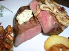 Rezept: Rumpsteak mit Pfifferlingen und Bratkartoffeln aus rohen Kartoffeln Rumpsteak mit Pfifferlingen und Bratkartoffeln aus rohen Kartoffeln - Rezept