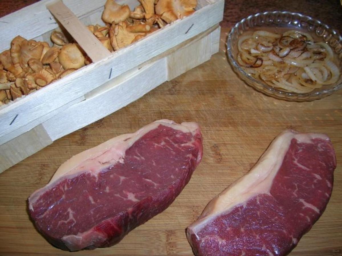 Rumpsteak mit Pfifferlingen und Bratkartoffeln aus rohen Kartoffeln - Rezept - Bild Nr. 17