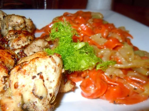 Tomaten-Tagliatelle mit gebratenem Fenchel und Huhn - Rezept