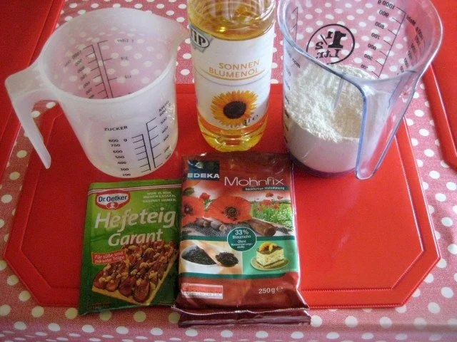 Rezept: Mohnkuchen mit Streusel vom Blech Mohnkuchen mit Streusel vom Blech - Rezept