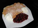 Rezept: warme Waffeln mit Sauerkirschen und Sahne warme Waffeln mit Sauerkirschen und Sahne - Rezept