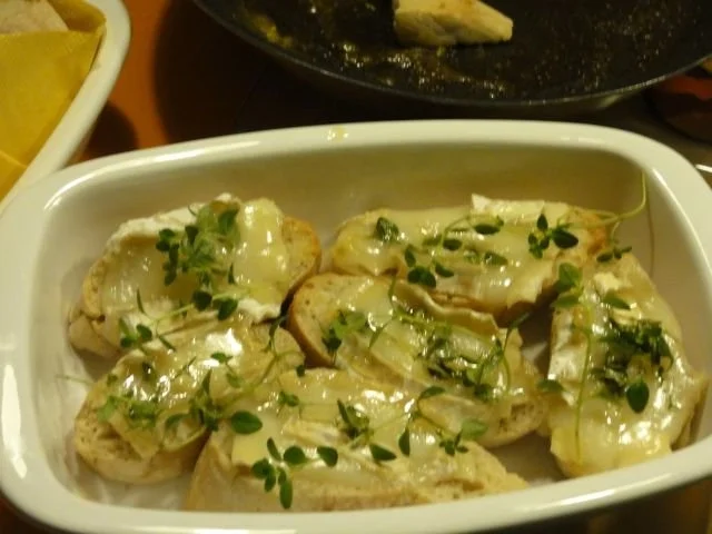 Bruscetta mit Ziegenkäse und Zitronen-Thymian-Honig - Rezept