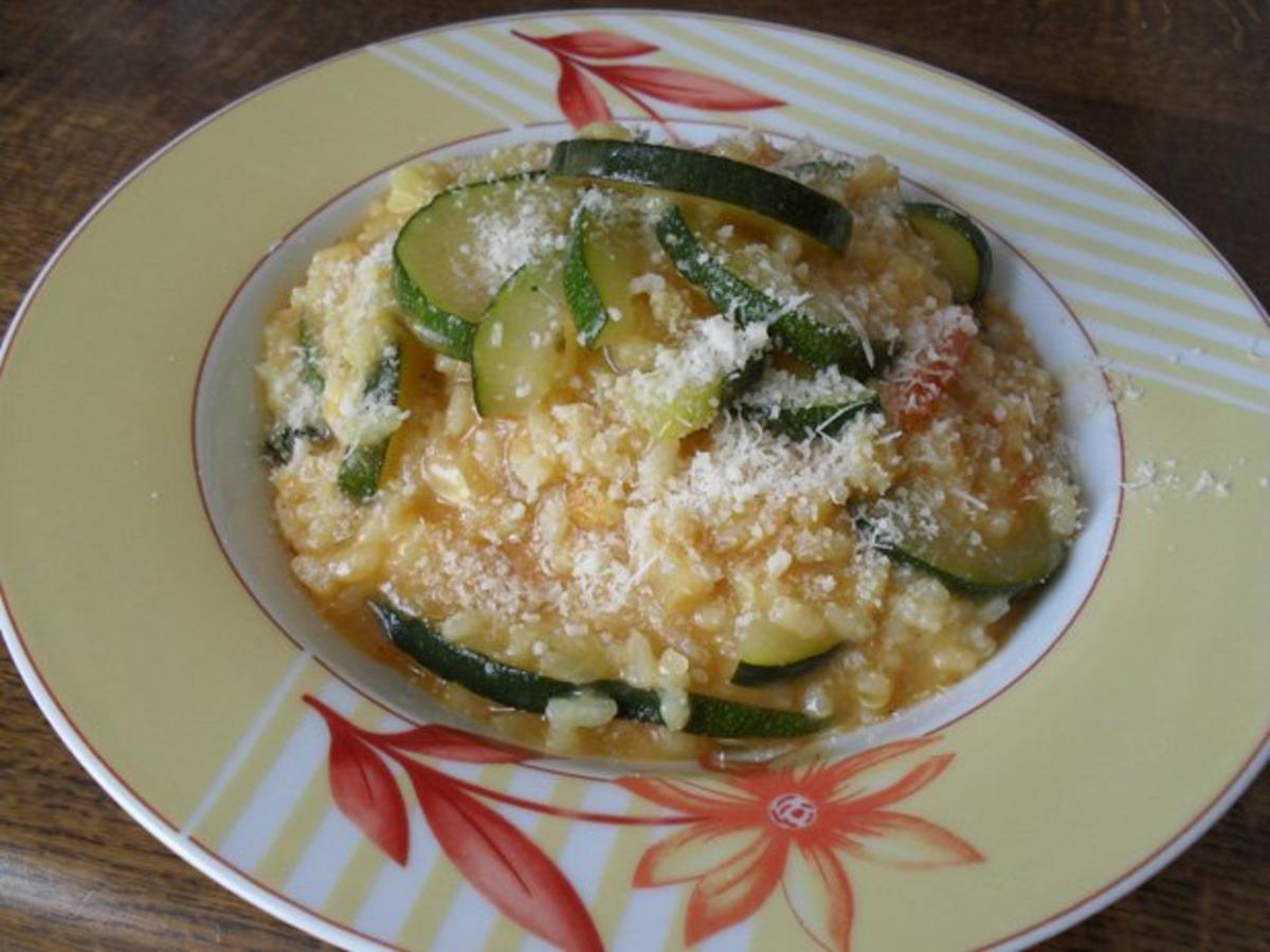 Risotto mit Zucchini und Tomaten - Rezept - kochbar.de