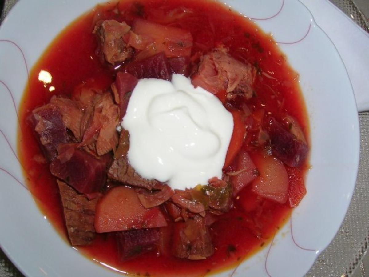 Bilder für Borschtsch mit Eisbein (ein reichhaltiger, leckerer Eintopf mit viel Fleisch) - Rezept