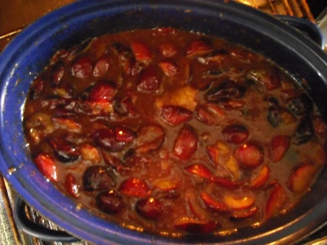 Rezept: Pflaumenmus im Backofen Bild Nr. 2 Pflaumenmus im Backofen - Rezept - Bild Nr. 2