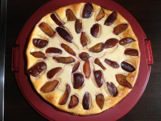 Käsekuchen mit Zwetschgen - Rezept