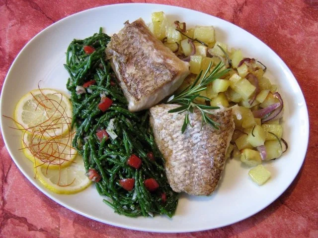 Rezept: Red Snapper an Meerealgensalat mit Rosmarinkartoffeln... Red Snapper an Meerealgensalat mit Rosmarinkartoffeln... - Rezept