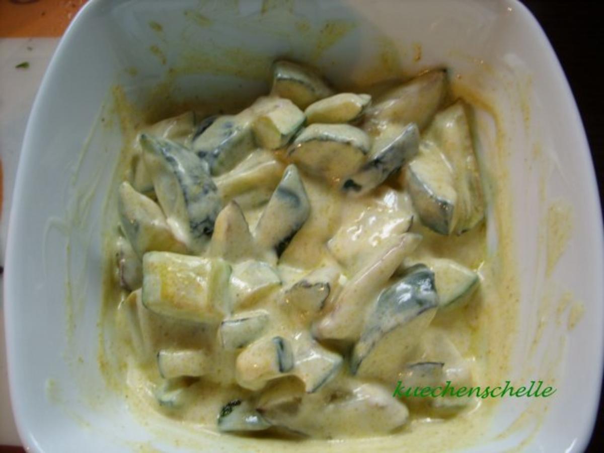 Bilder für Zucchini in Curryjoghurt - Rezept