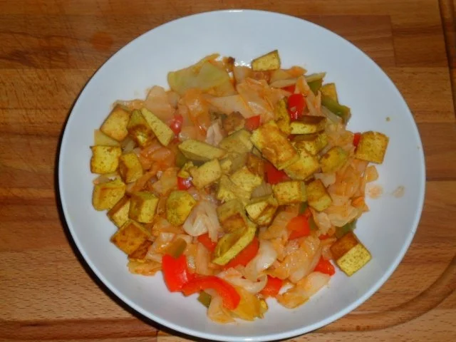 Süßsaurer Kohl mit Currytofu - Rezept