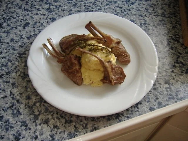 Lammkotelett mit Ziegenkäse-Kartoffel-Pürree - Rezept