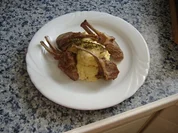 Rezept: Lammkotelett mit Ziegenkรคse-Kartoffel-Pรผrree Lammkotelett mit Ziegenkรคse-Kartoffel-Pรผrree - Rezept