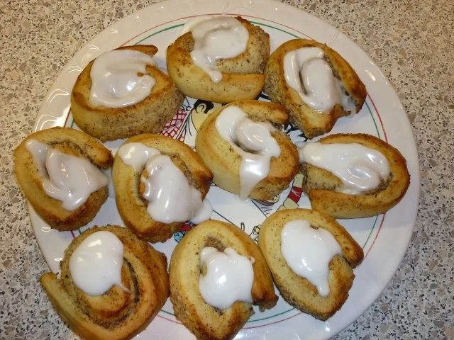 Hefeschnecken mit einer Nussfüllung - Rezept