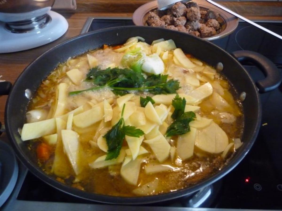 Suppen & EIntöpfe : Kartoffelsuppe mit Hackbällchen - Rezept - Bild Nr. 12