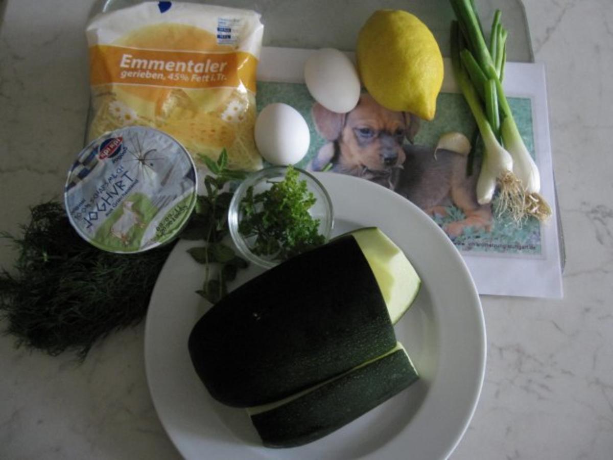 Zucchinipuffer mit Lachs und Kräuterjoghurt - Rezept - Bild Nr. 2