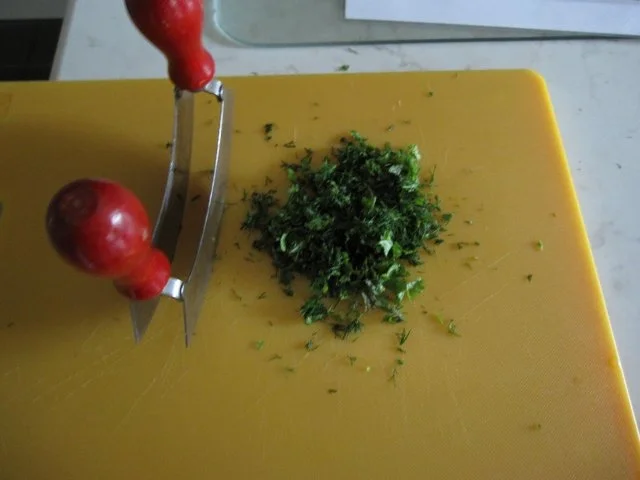 Zucchinipuffer mit Lachs und Kräuterjoghurt - Rezept - Bild Nr. 3